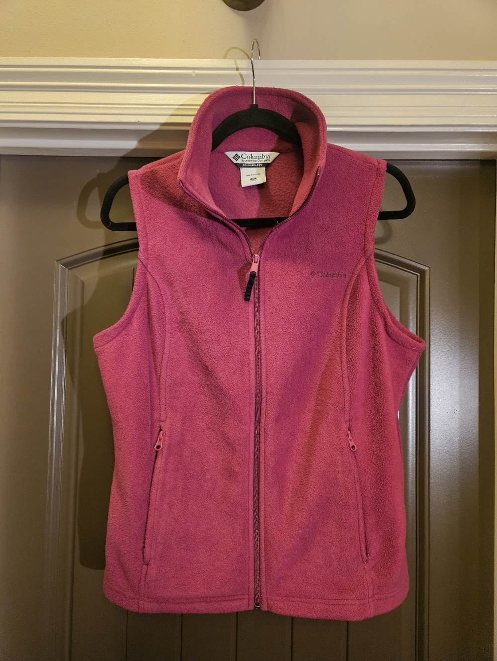 Columbia Women's Fushia Fleese Vest - Size Medium